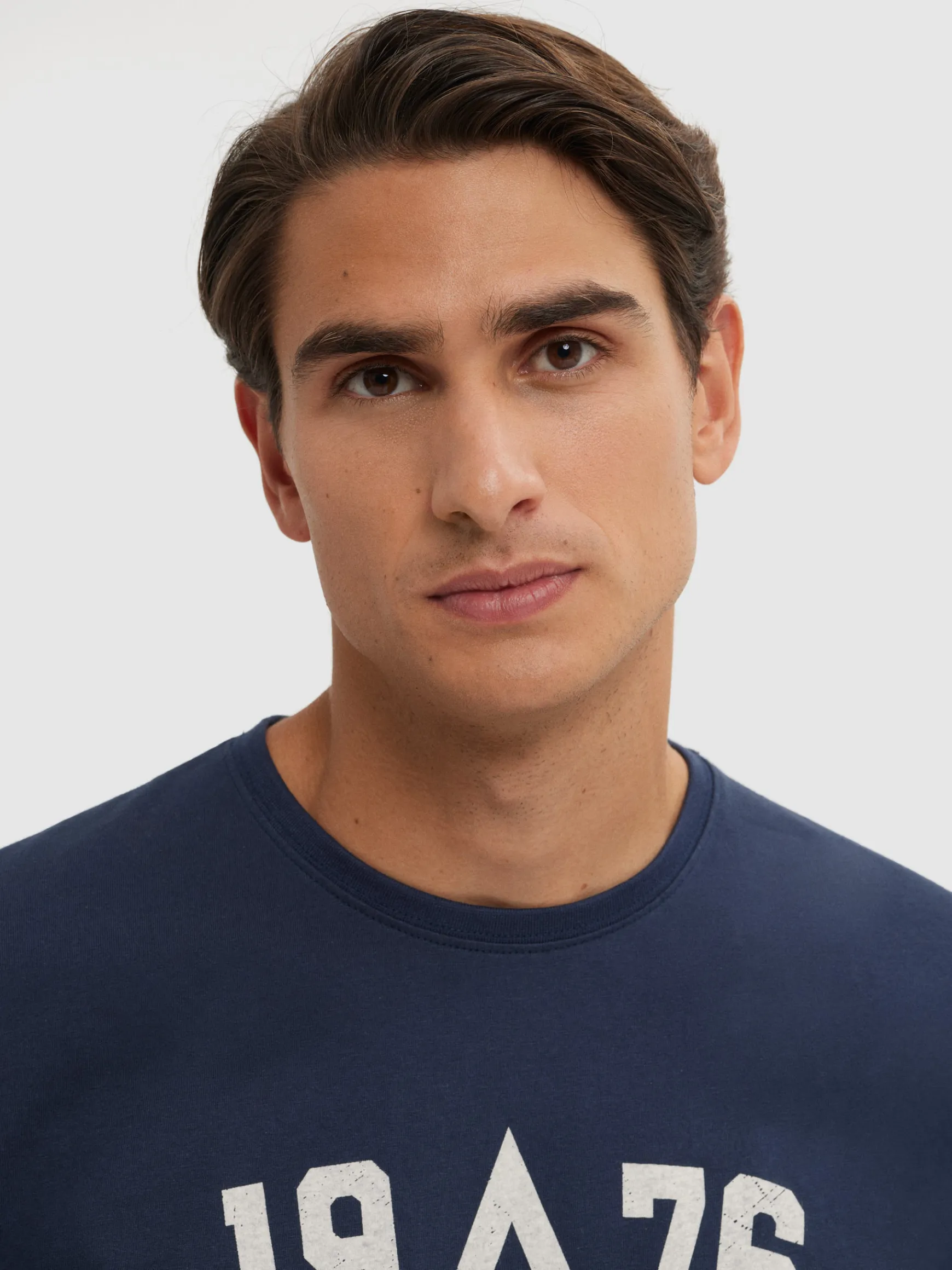 CAMISETA COLLEGE-Alvaro Moreno Sale