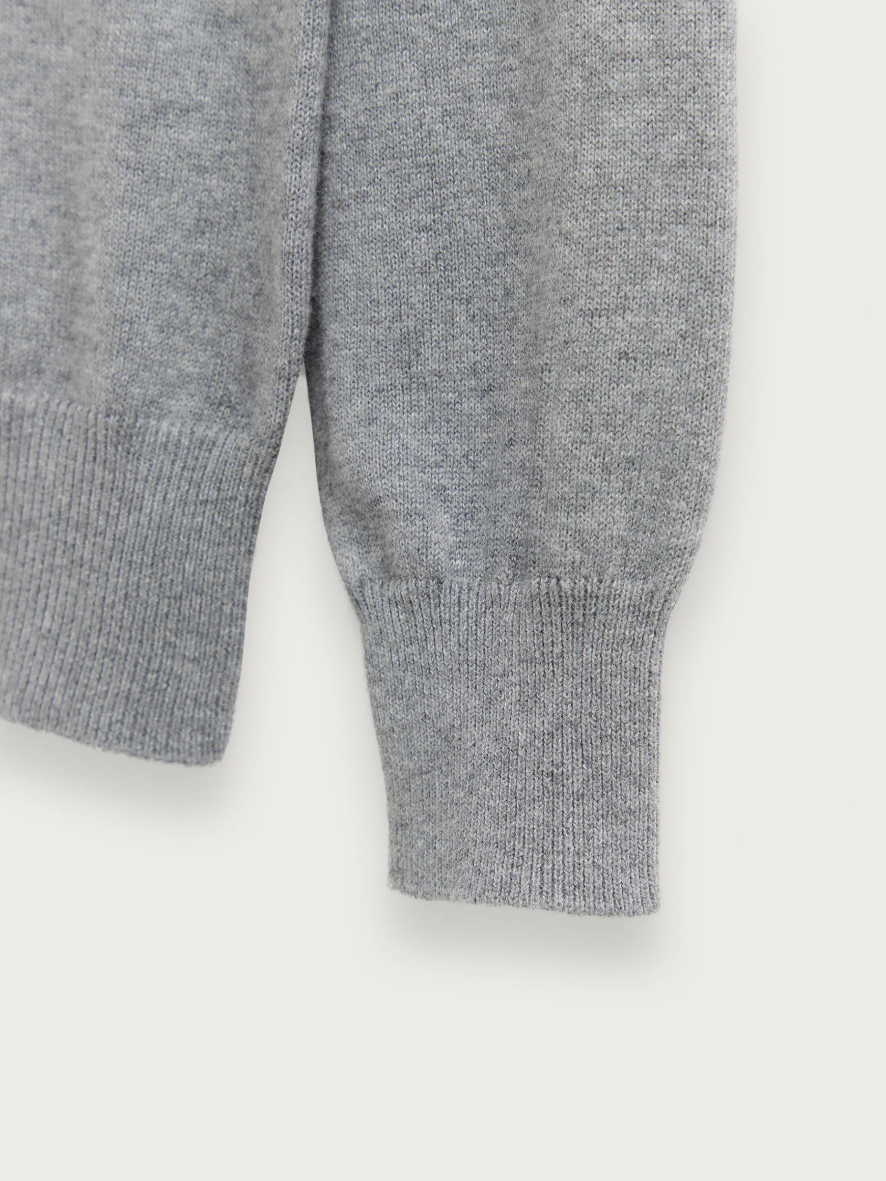 JERSEY V-NECK TRENDY-Alvaro Moreno Online