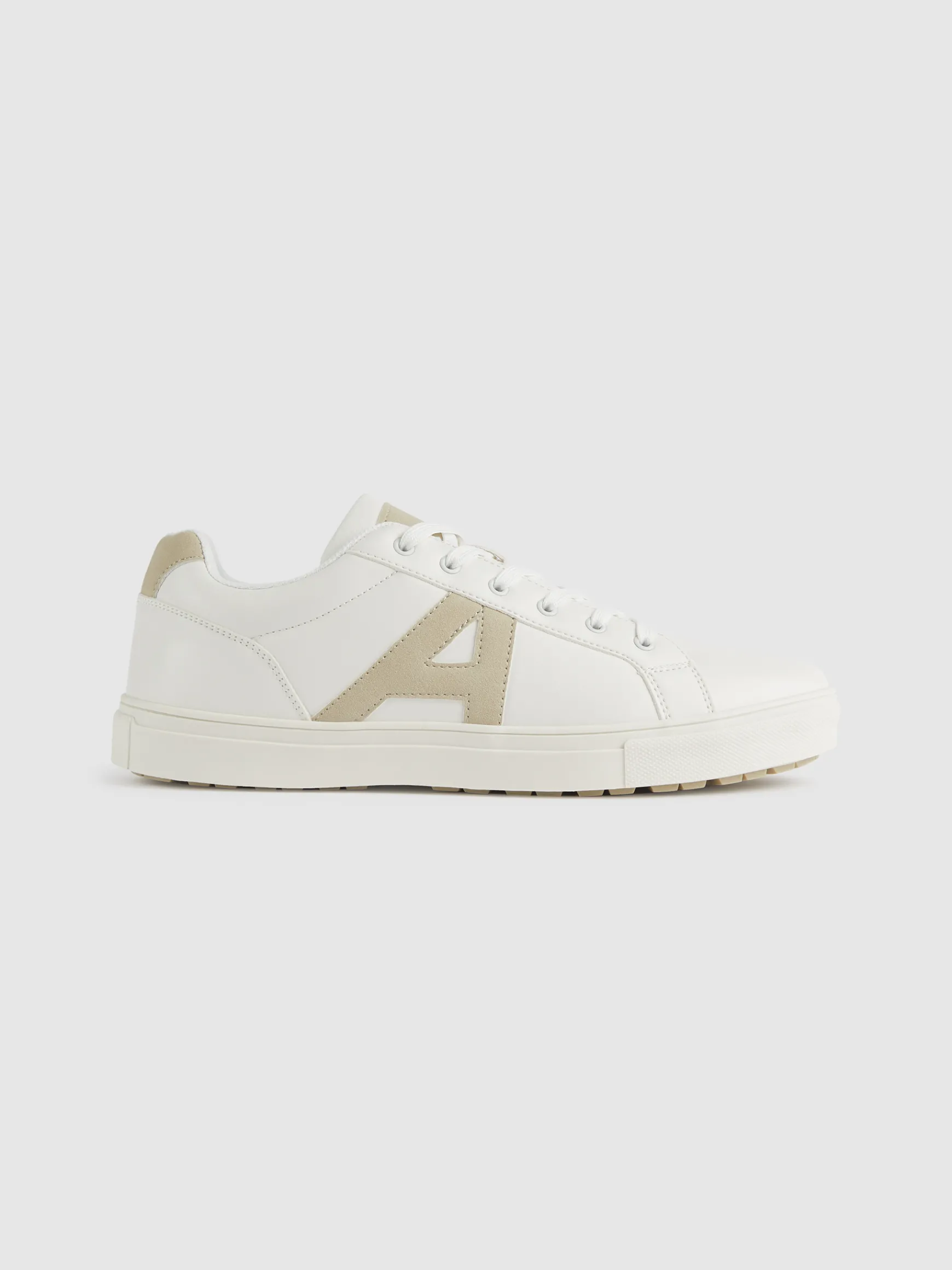 SNEAKERS STAFF-Alvaro Moreno