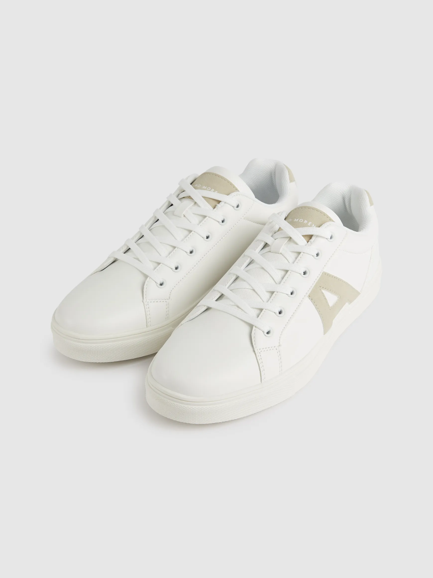 SNEAKERS STAFF-Alvaro Moreno