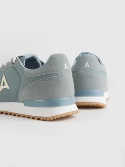 SNEAKERS VIBES-Alvaro Moreno New
