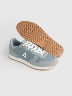 SNEAKERS VIBES-Alvaro Moreno New