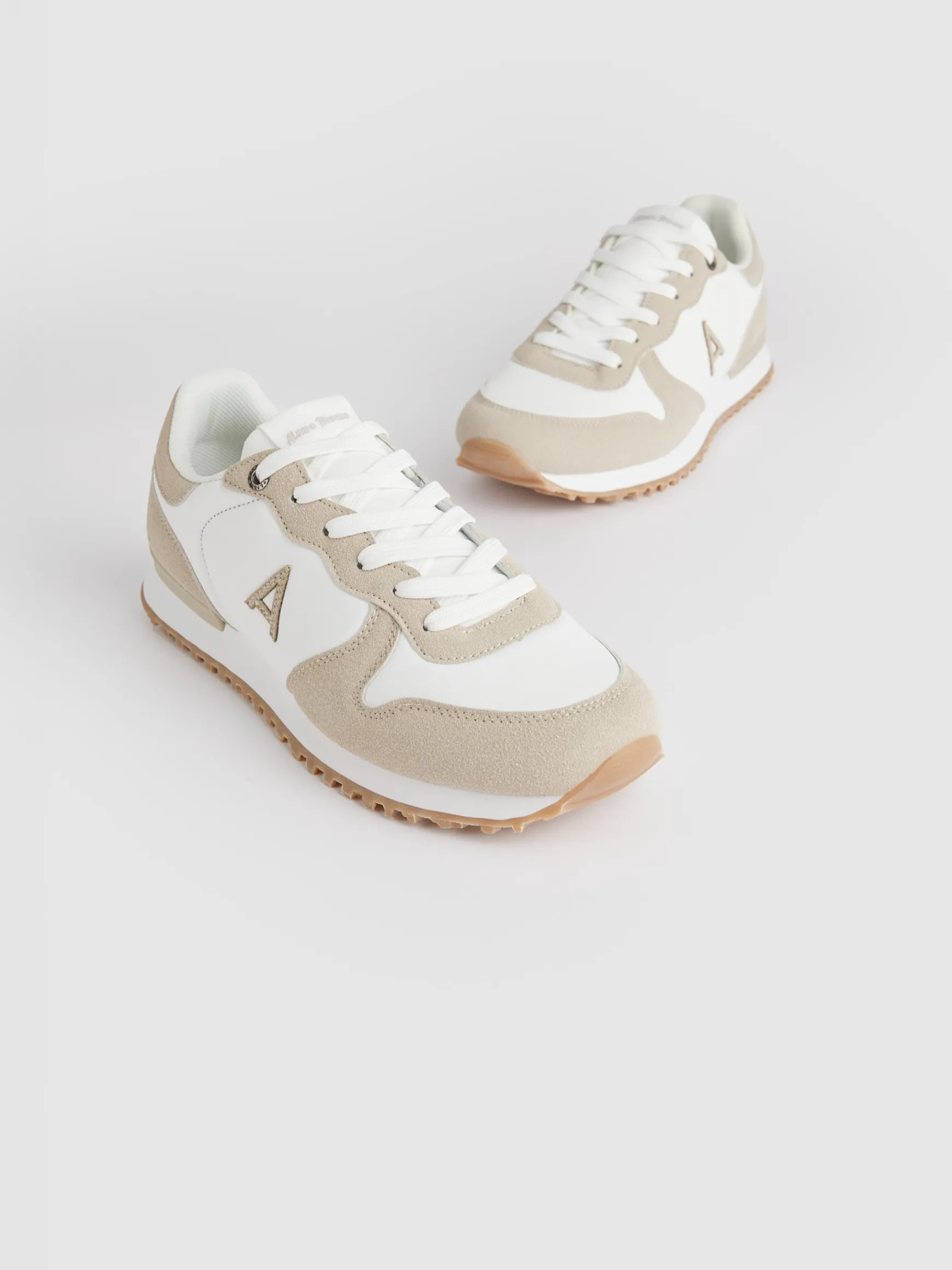 SNEAKERS VIBES KIDS-Alvaro Moreno New
