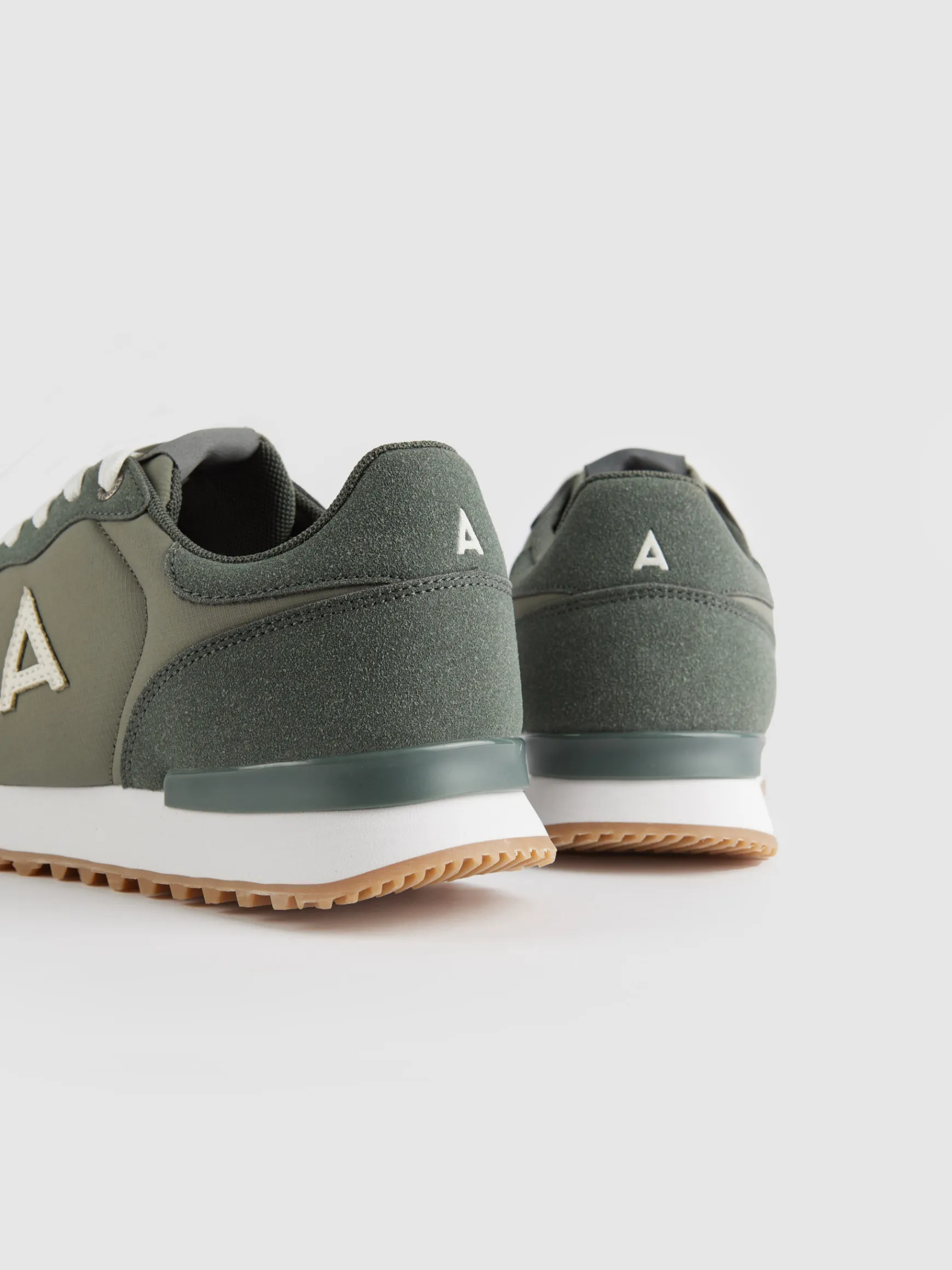 SNEAKERS VIBES-Alvaro Moreno Best