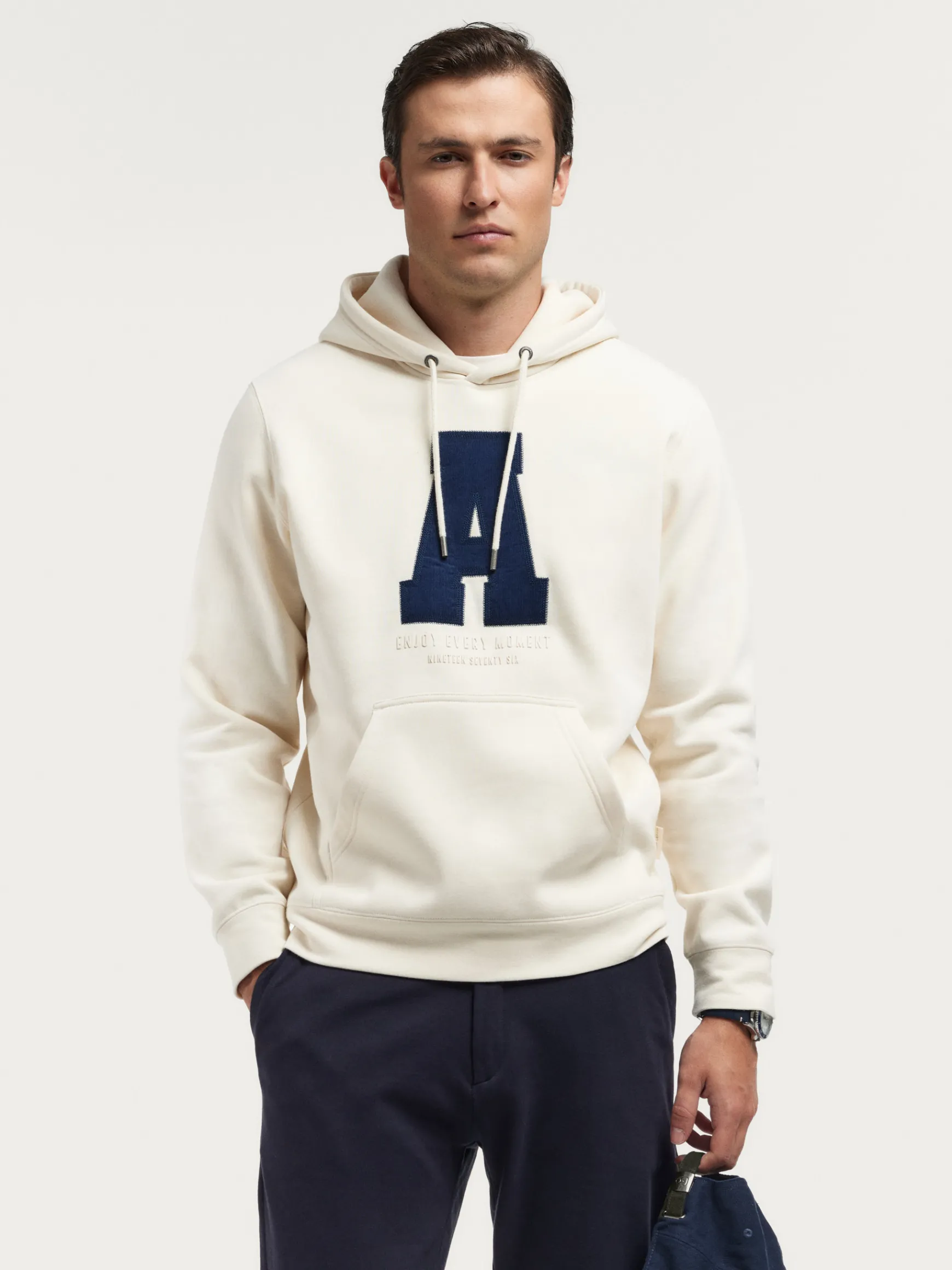 SUDADERA MOMENT-Alvaro Moreno New